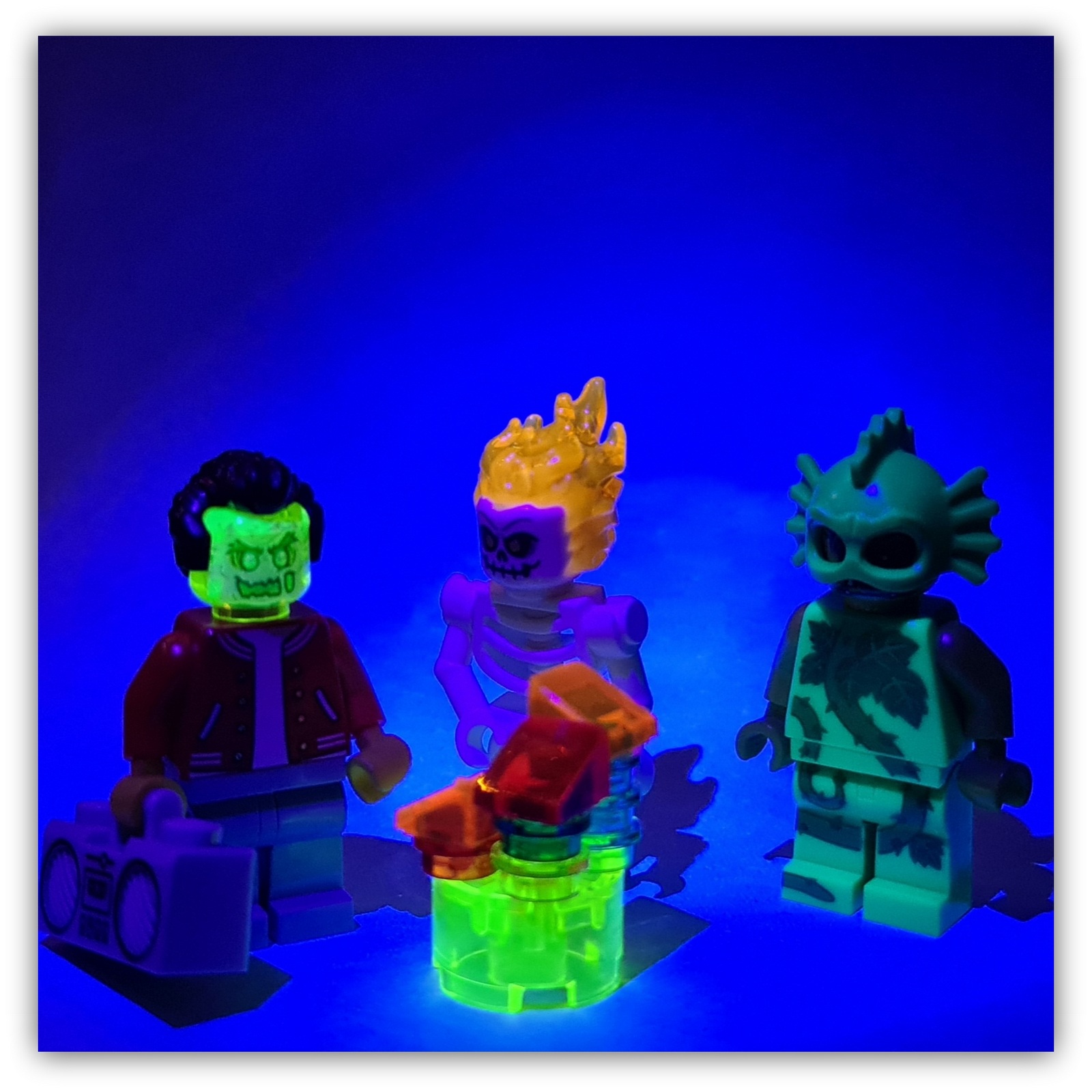 LEGO Glow In Dark Opaque Minifigure Headgear Head Cover Ghost Shroud Smile Rare