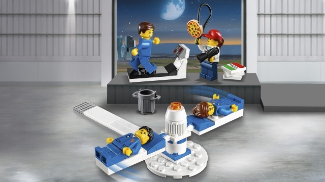 Image of LEGO Minifigures on Treadmill and Spinner Simulator