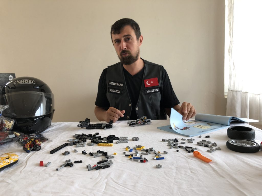 LEGO Harley Davidson Fat Boy - building