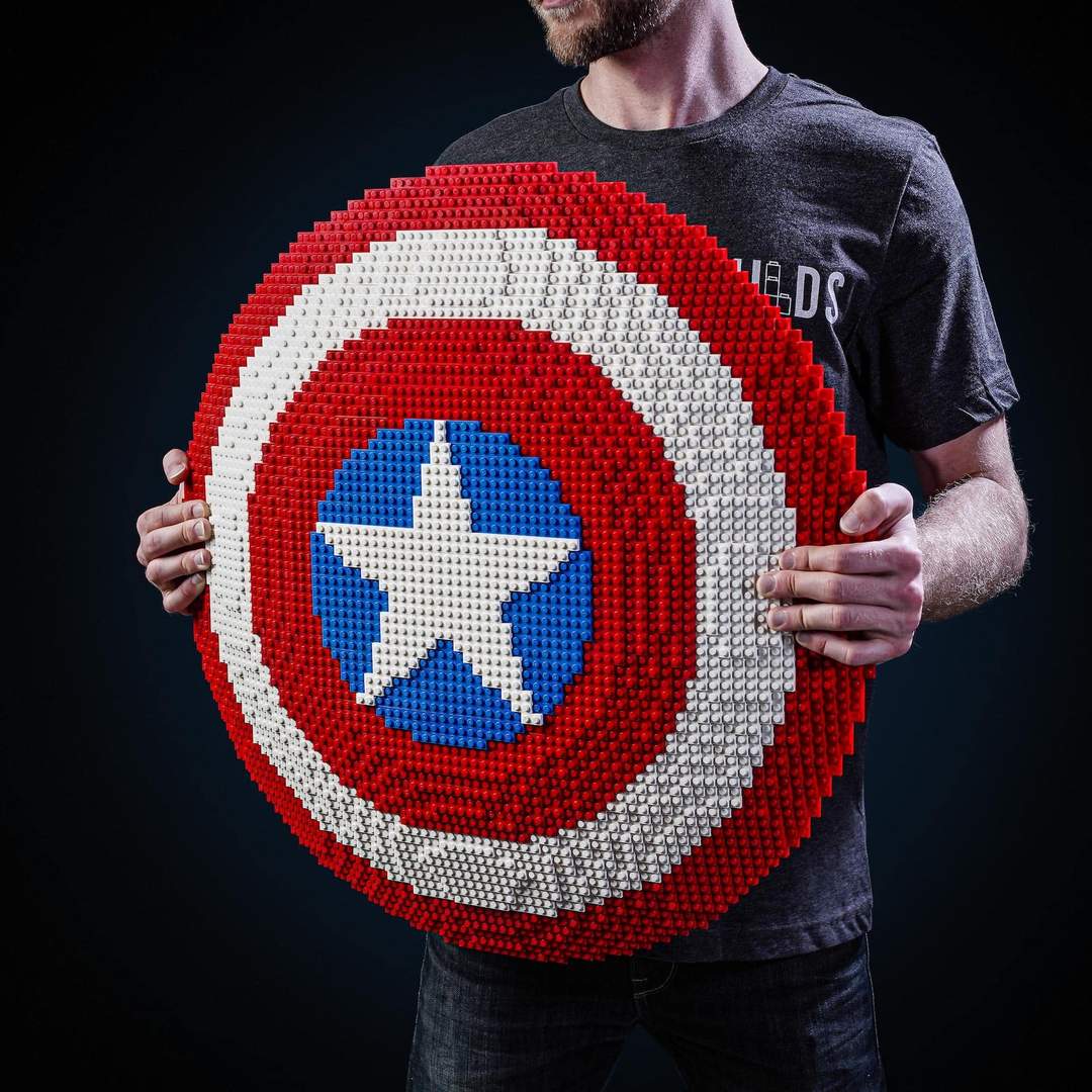 LEGO Captain America - Person Holding Cap Shield